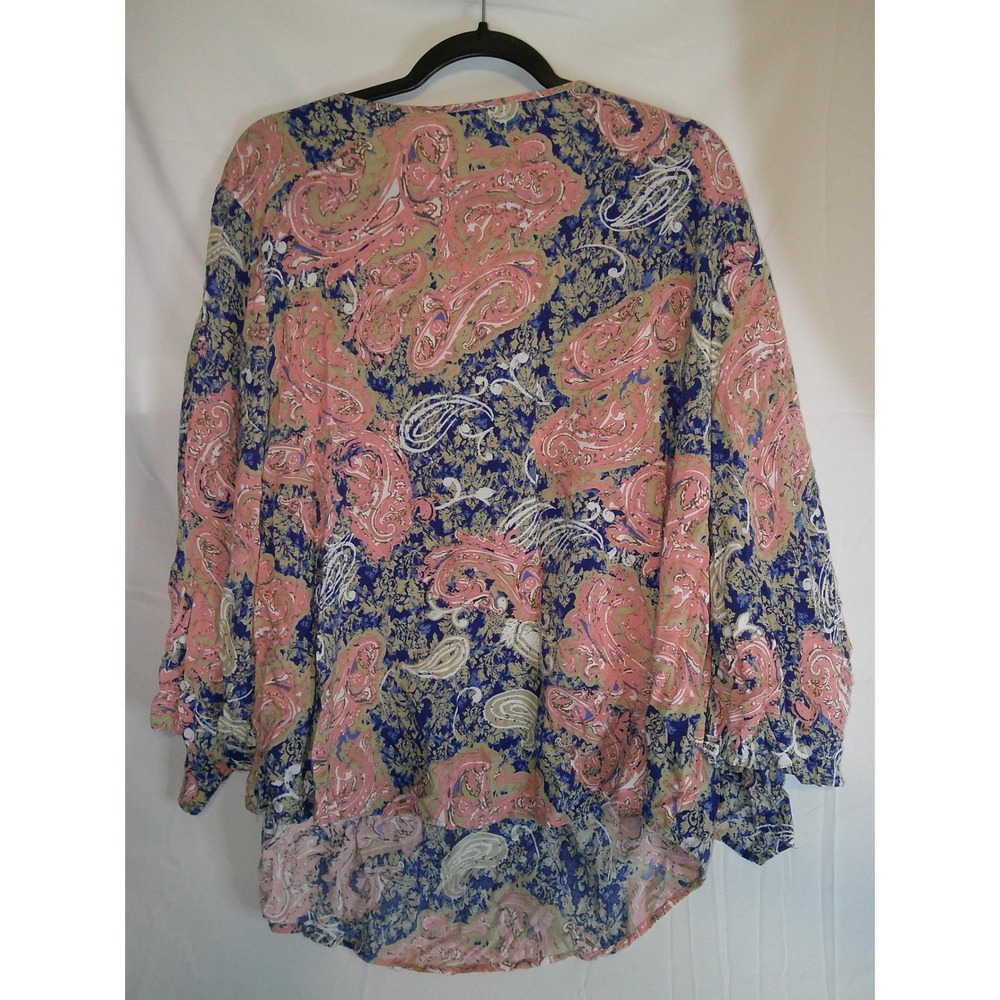 Cato Woman 26/28W Paisley Print Blue Pink Blouse Top Flowy Casual‎ 26/28W - Picture 2 of 3